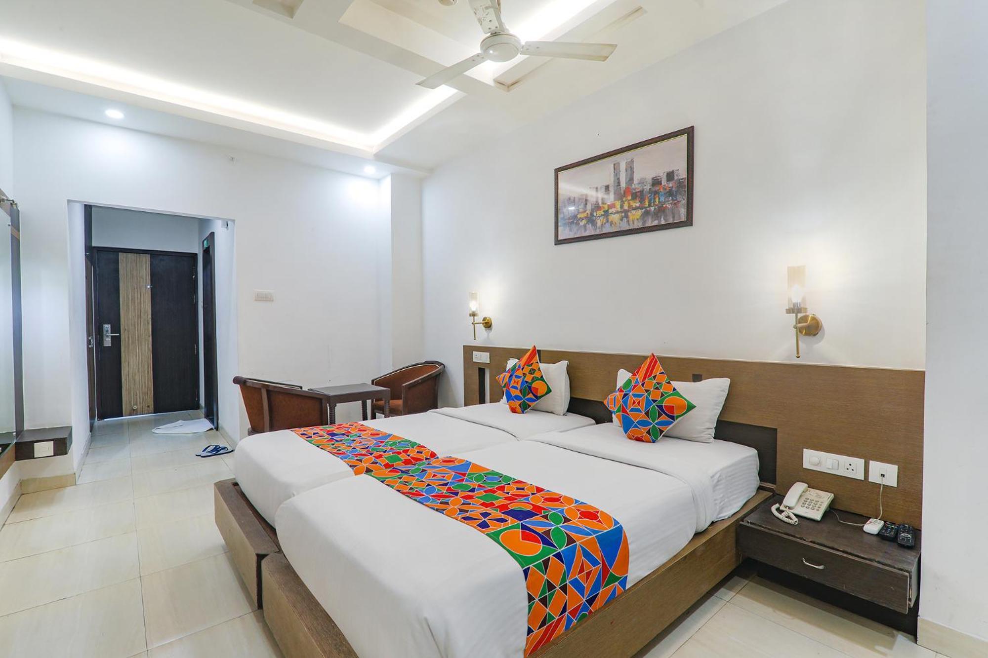 Fabhotel Prime The Continental ลัคเนา ภายนอก รูปภาพ