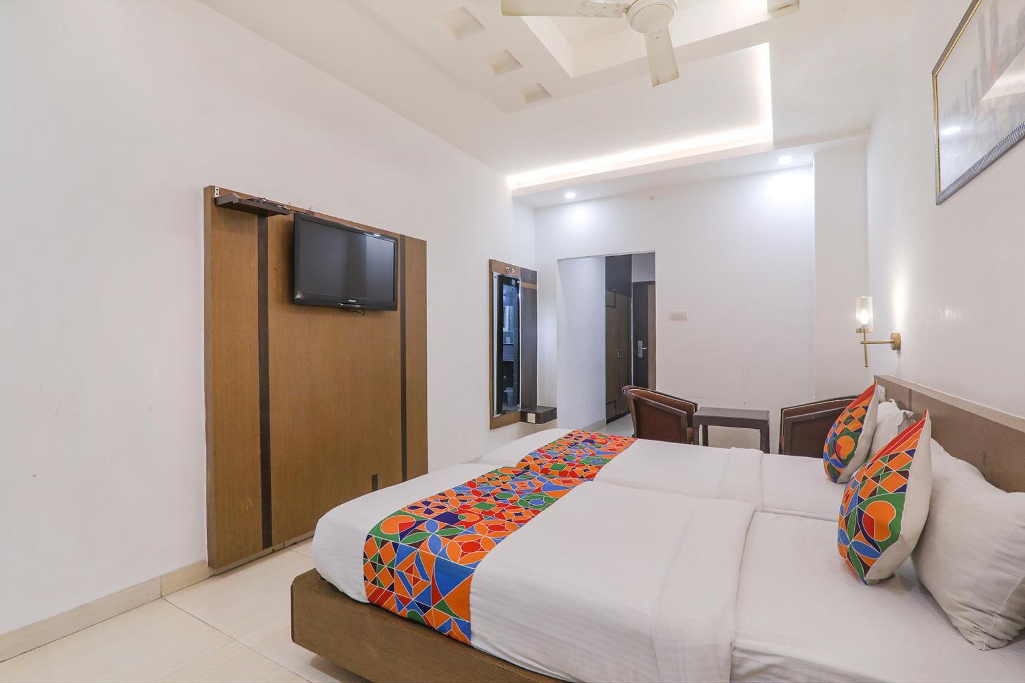 Fabhotel Prime The Continental ลัคเนา ภายนอก รูปภาพ