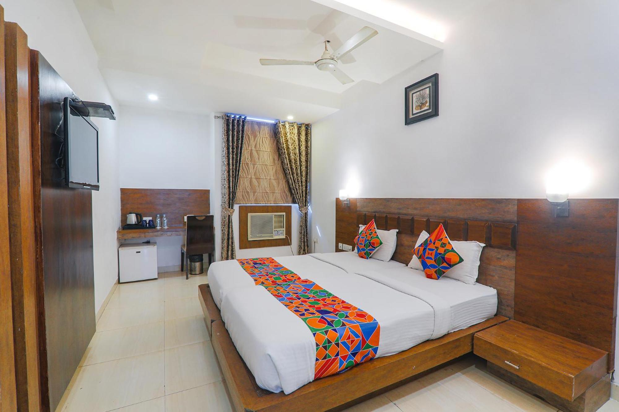 Fabhotel Prime The Continental ลัคเนา ภายนอก รูปภาพ