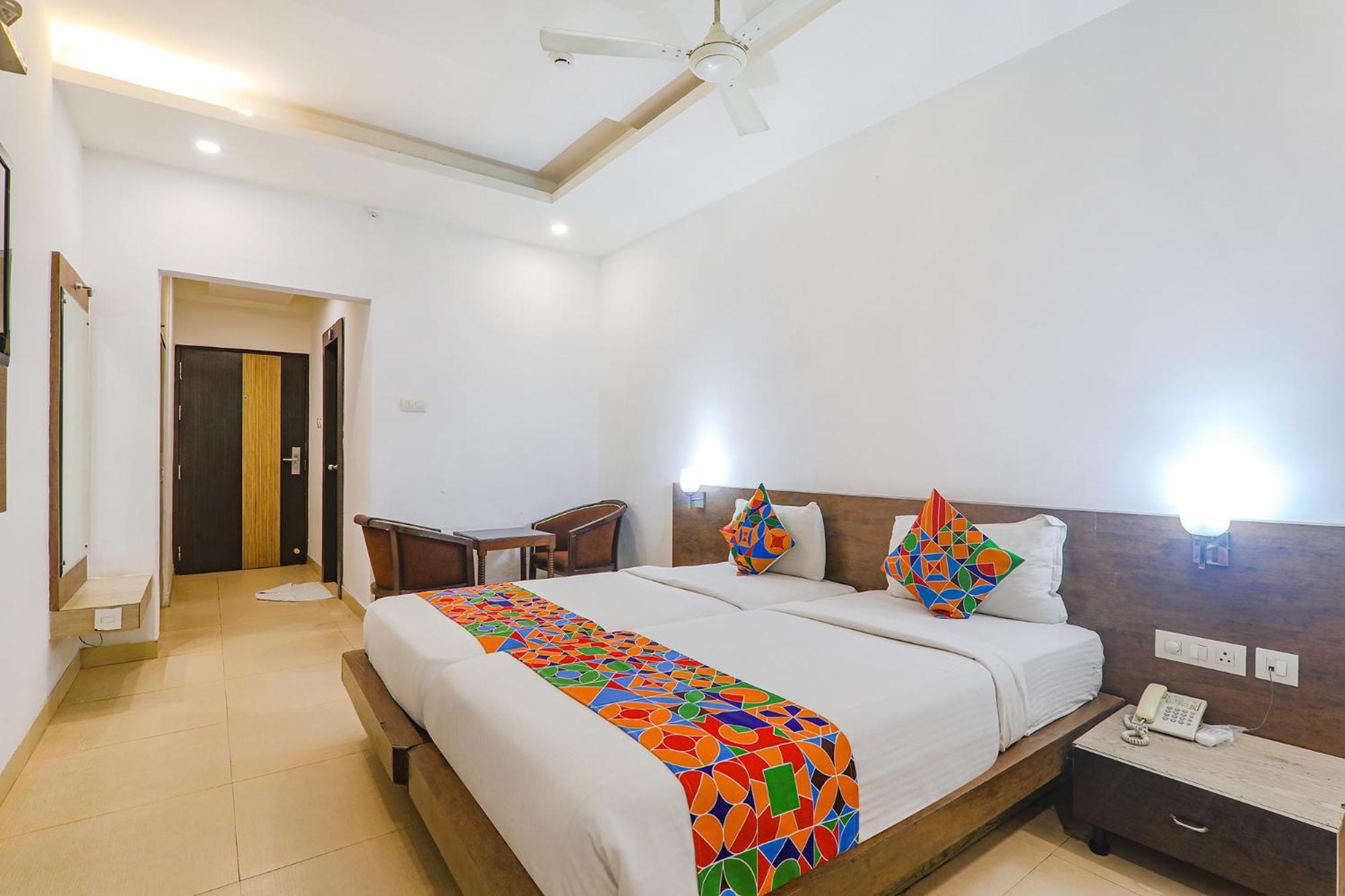 Fabhotel Prime The Continental ลัคเนา ภายนอก รูปภาพ