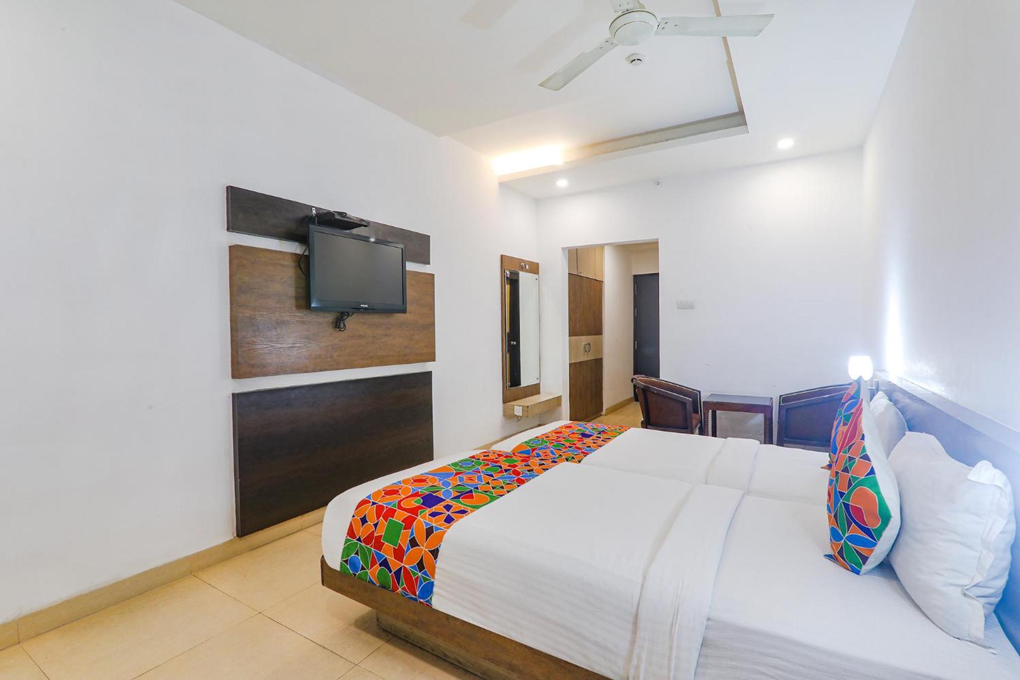 Fabhotel Prime The Continental ลัคเนา ภายนอก รูปภาพ