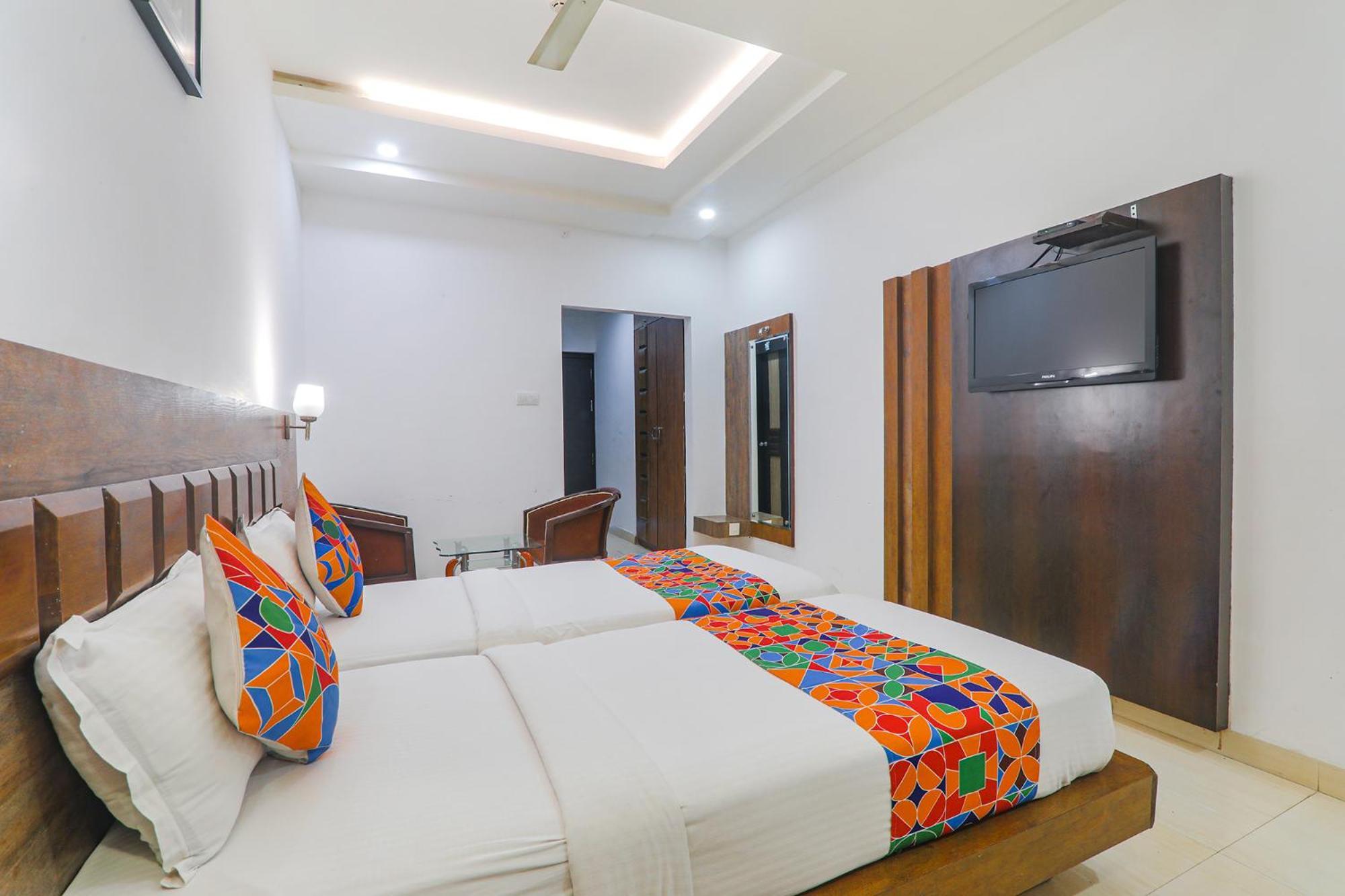 Fabhotel Prime The Continental ลัคเนา ภายนอก รูปภาพ