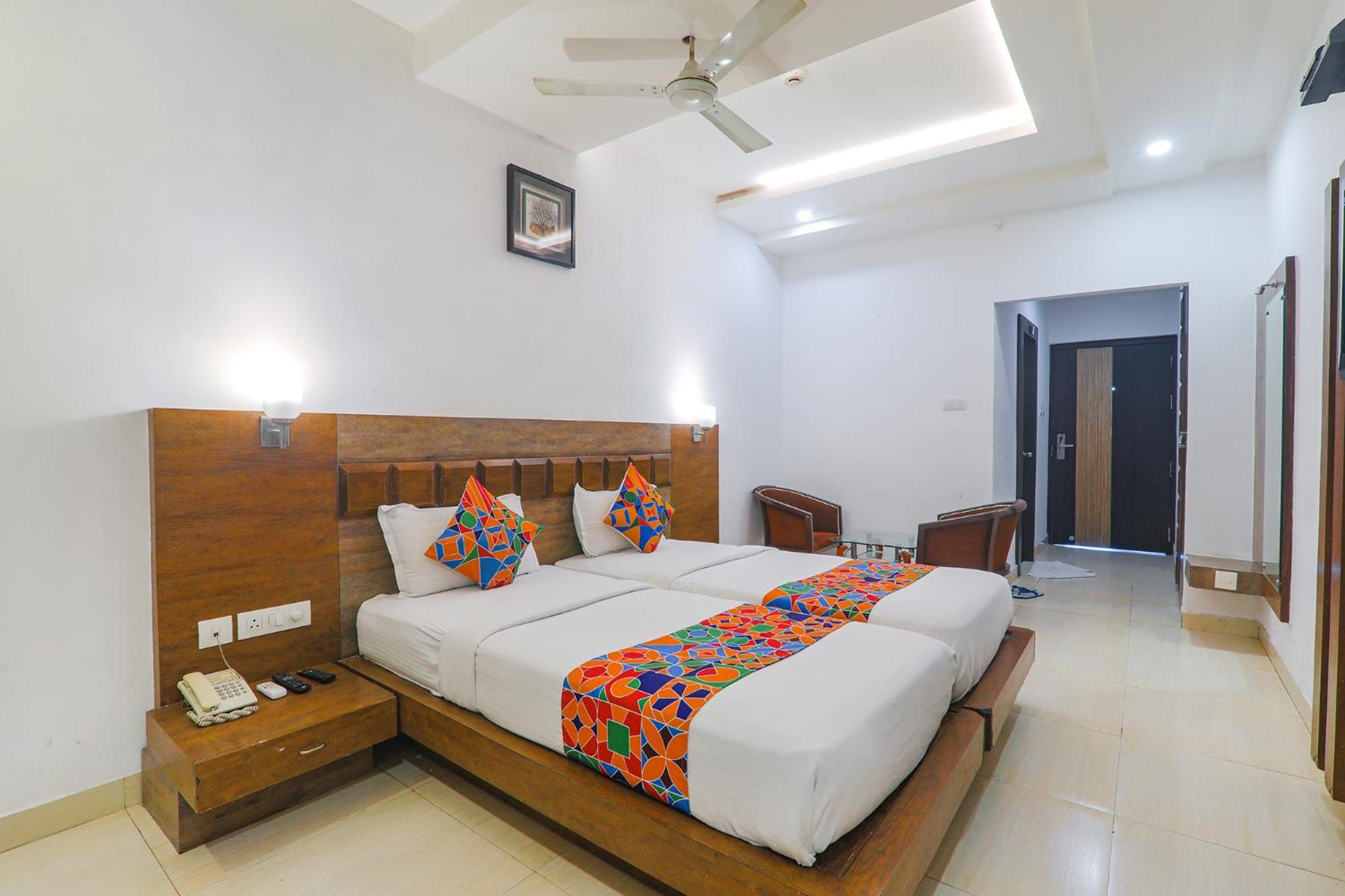 Fabhotel Prime The Continental ลัคเนา ภายนอก รูปภาพ