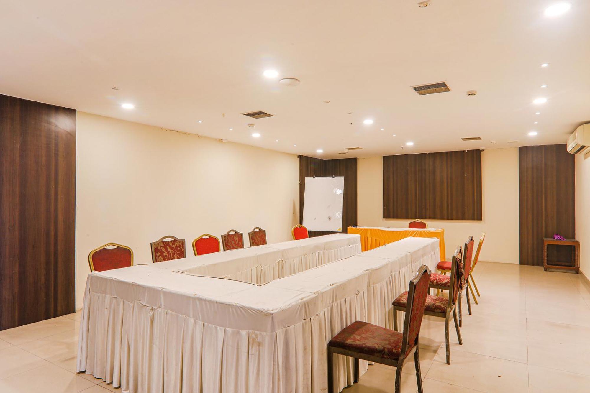 Fabhotel Prime The Continental ลัคเนา ภายนอก รูปภาพ