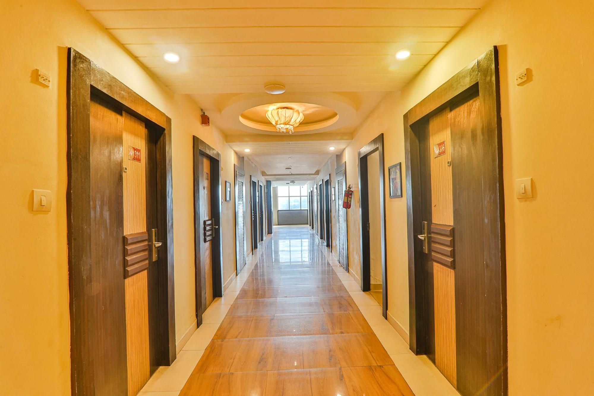 Fabhotel Prime The Continental ลัคเนา ภายนอก รูปภาพ